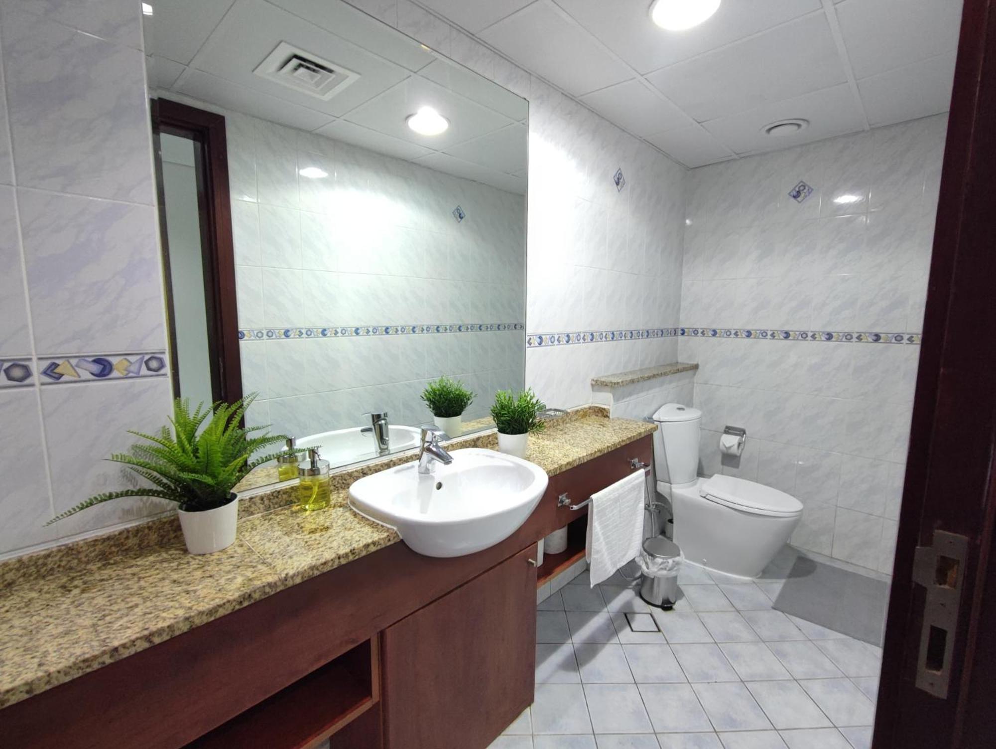 One Bedroom Apartment With Pool & Gym Near Marina Dubai Dış mekan fotoğraf