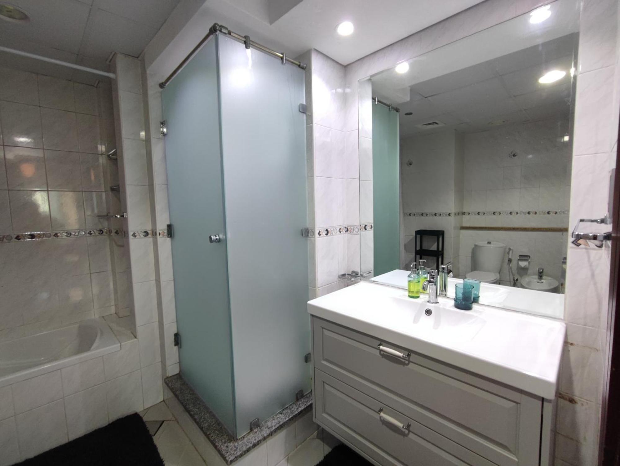 One Bedroom Apartment With Pool & Gym Near Marina Dubai Dış mekan fotoğraf